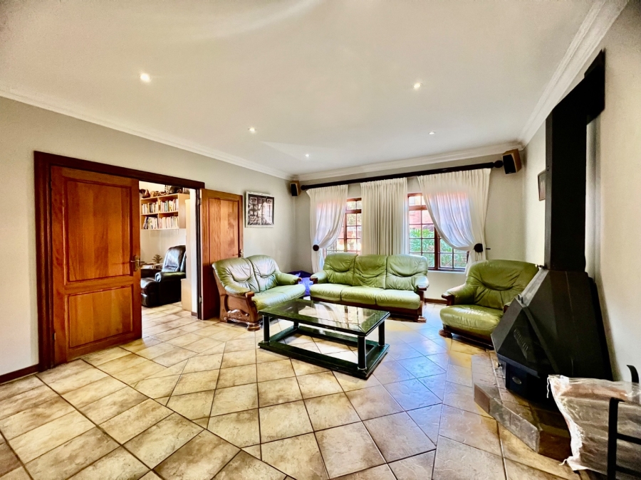 4 Bedroom Property for Sale in Woodhill Estate Gauteng