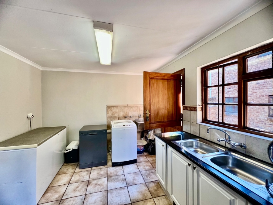 4 Bedroom Property for Sale in Woodhill Estate Gauteng