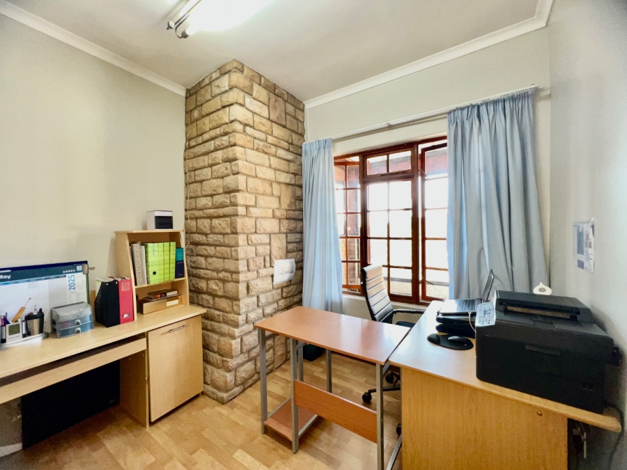 4 Bedroom Property for Sale in Woodhill Estate Gauteng