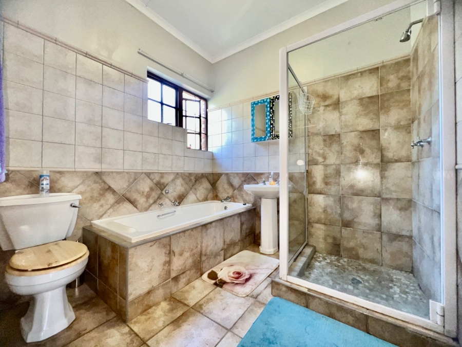 4 Bedroom Property for Sale in Woodhill Estate Gauteng
