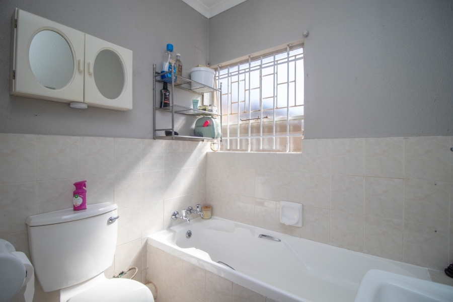  Bedroom Property for Sale in Brentwood Park AH Gauteng