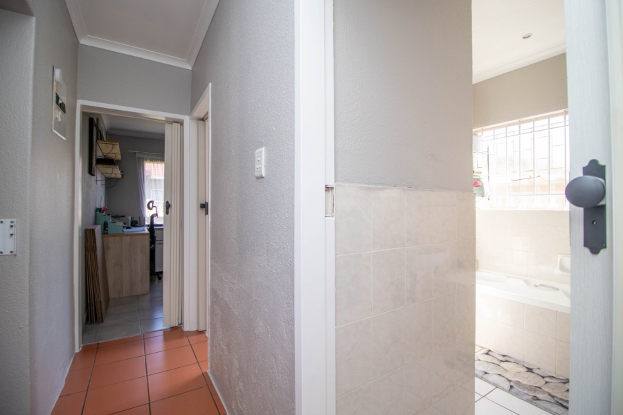  Bedroom Property for Sale in Brentwood Park AH Gauteng