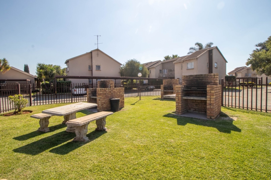  Bedroom Property for Sale in Brentwood Park AH Gauteng