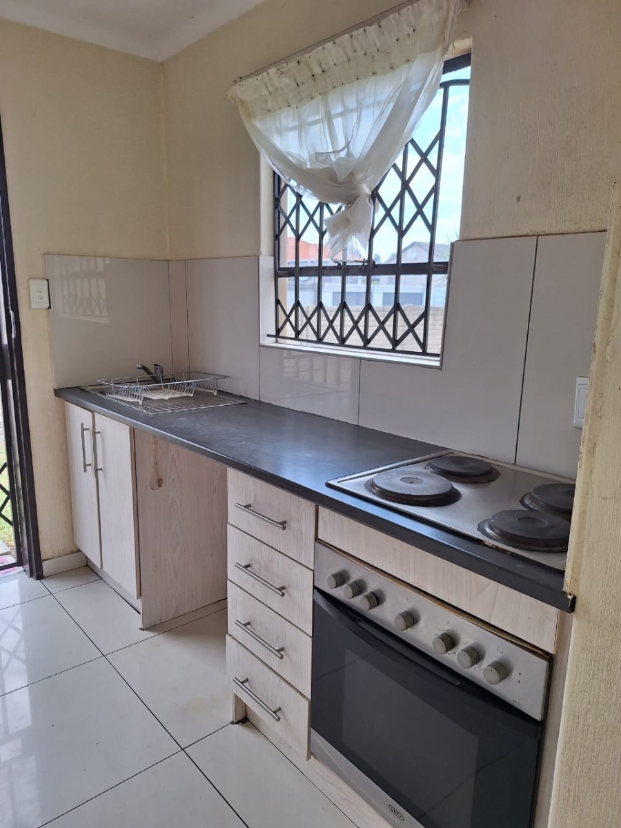To Let 2 Bedroom Property for Rent in Blue Hills Gauteng