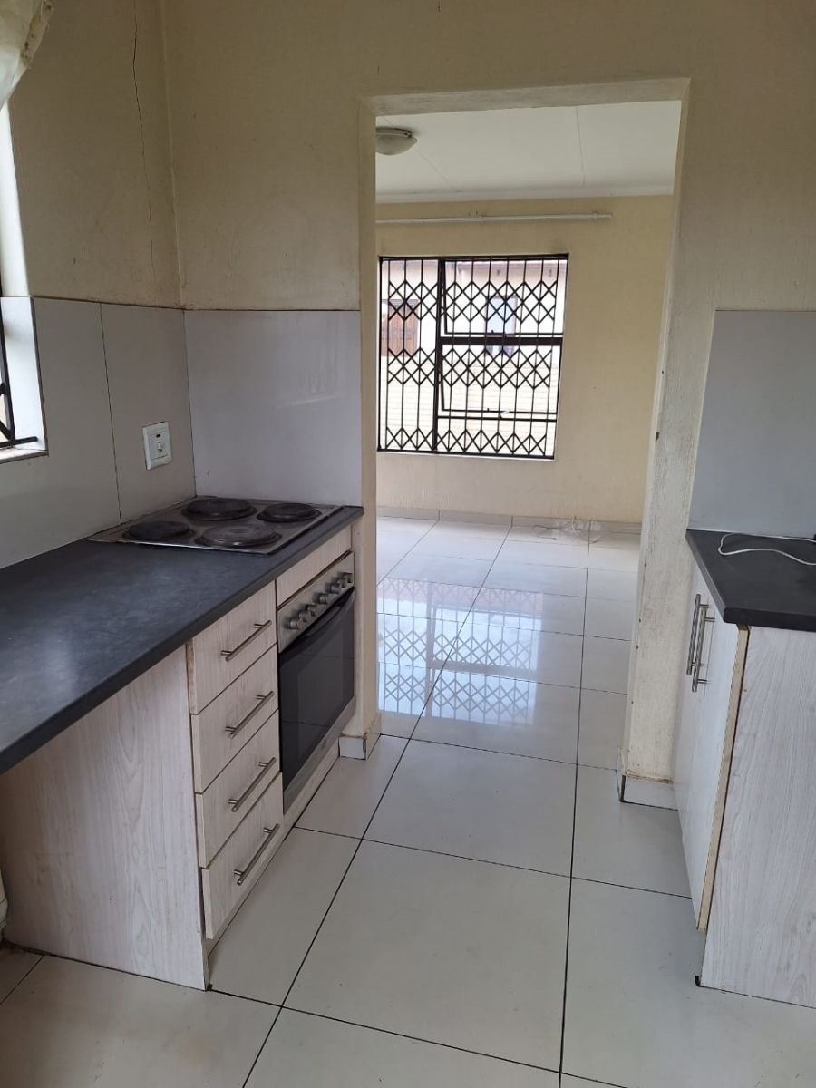 To Let 2 Bedroom Property for Rent in Blue Hills Gauteng