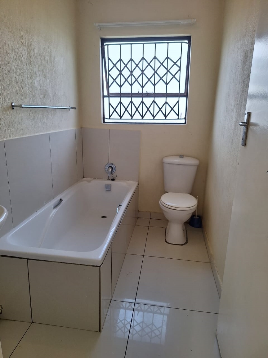 To Let 2 Bedroom Property for Rent in Blue Hills Gauteng