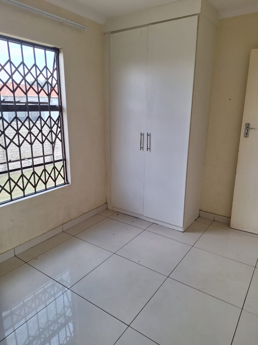 To Let 2 Bedroom Property for Rent in Blue Hills Gauteng