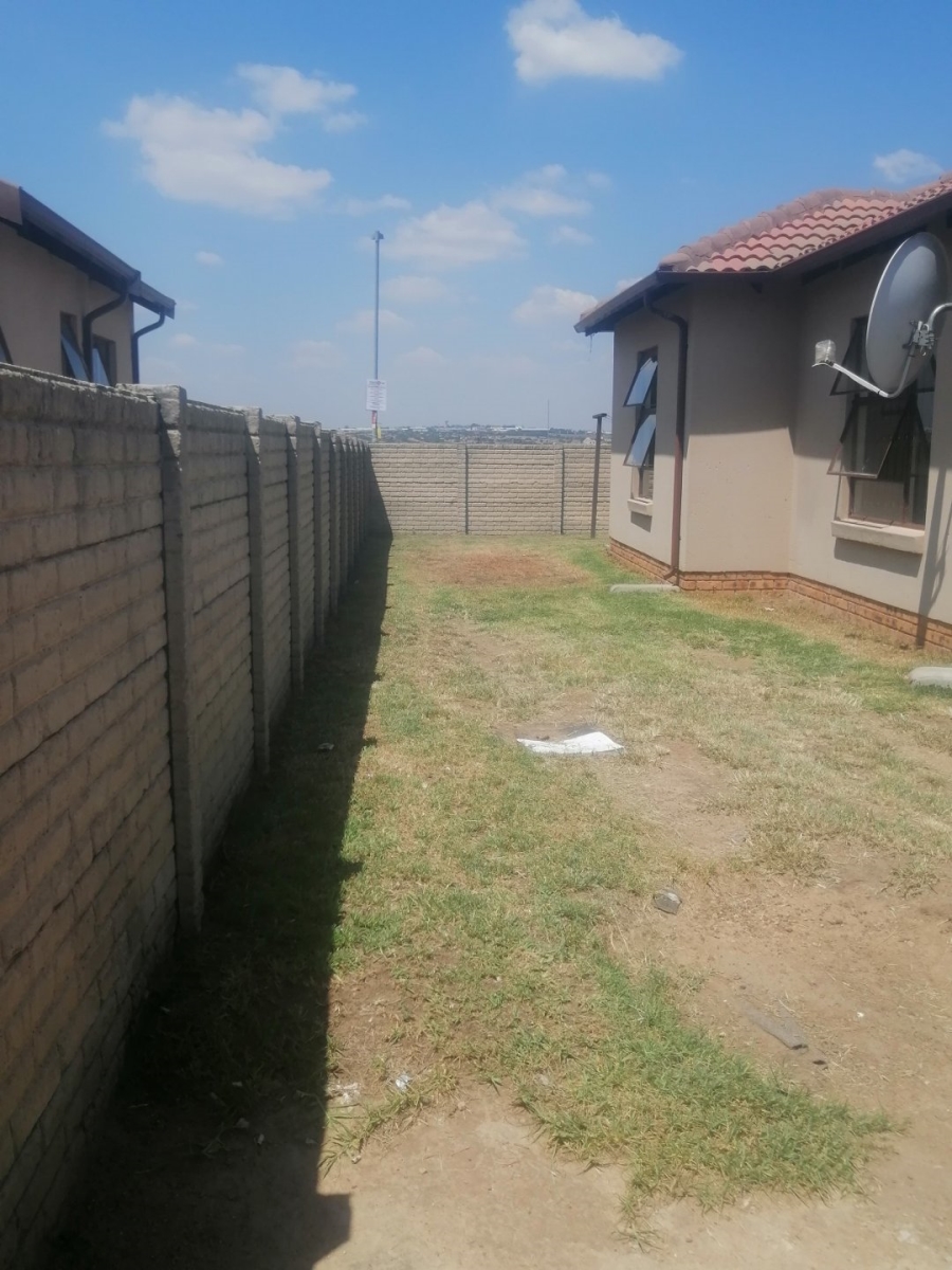 To Let 2 Bedroom Property for Rent in Blue Hills Gauteng