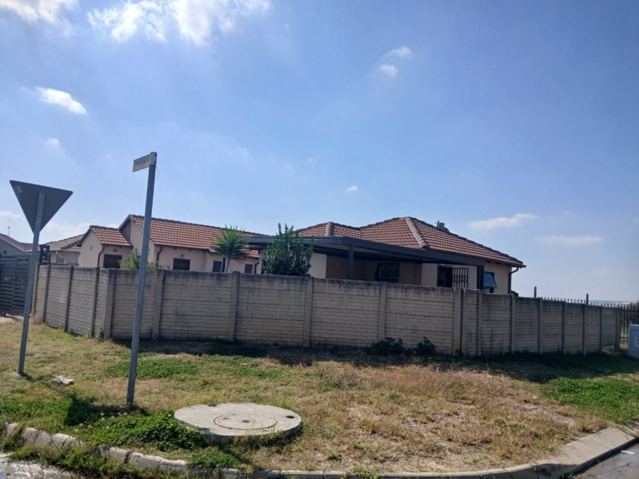To Let 2 Bedroom Property for Rent in Blue Hills Gauteng