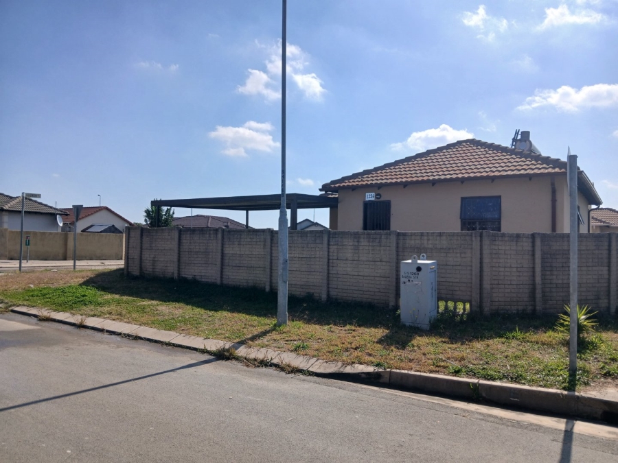 To Let 2 Bedroom Property for Rent in Blue Hills Gauteng