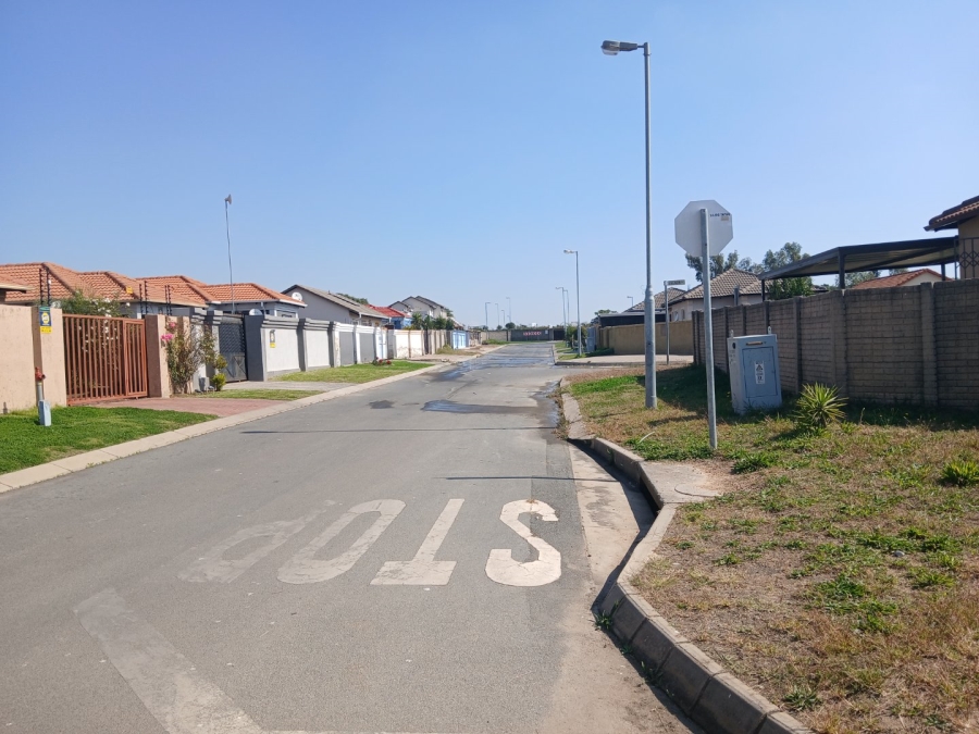 To Let 2 Bedroom Property for Rent in Blue Hills Gauteng