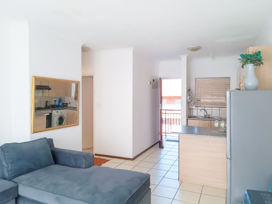 To Let 2 Bedroom Property for Rent in Florida Gauteng
