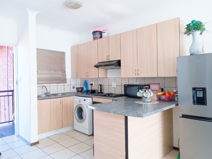 To Let 2 Bedroom Property for Rent in Florida Gauteng