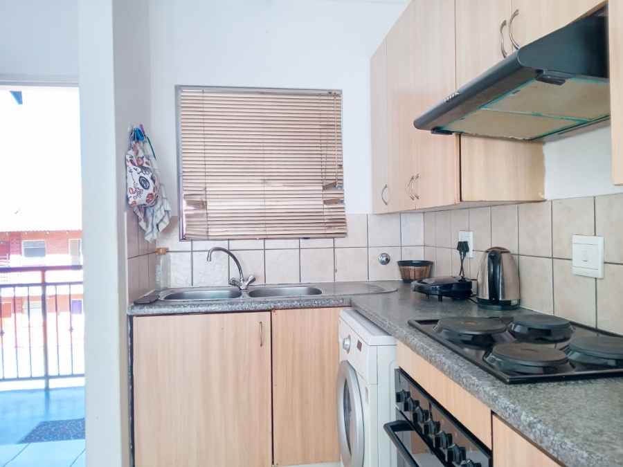 To Let 2 Bedroom Property for Rent in Florida Gauteng