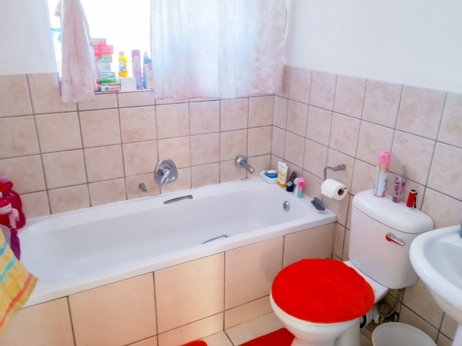 To Let 2 Bedroom Property for Rent in Florida Gauteng