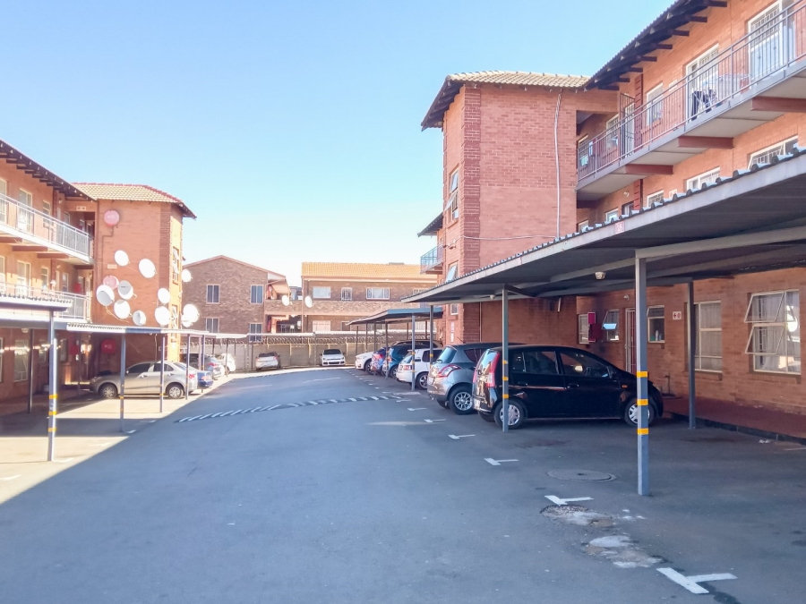 To Let 2 Bedroom Property for Rent in Florida Gauteng