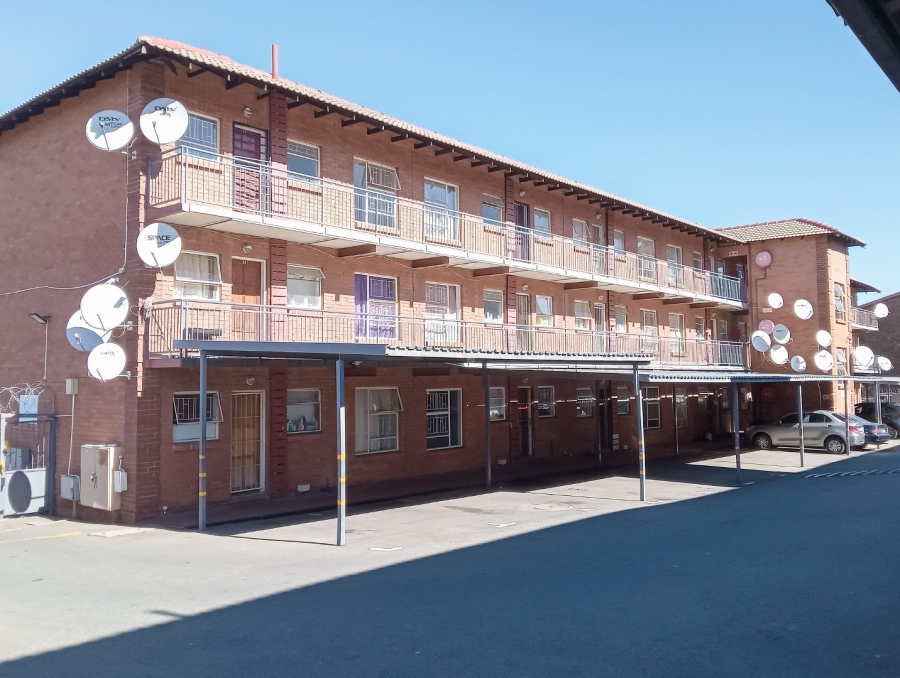 To Let 2 Bedroom Property for Rent in Florida Gauteng
