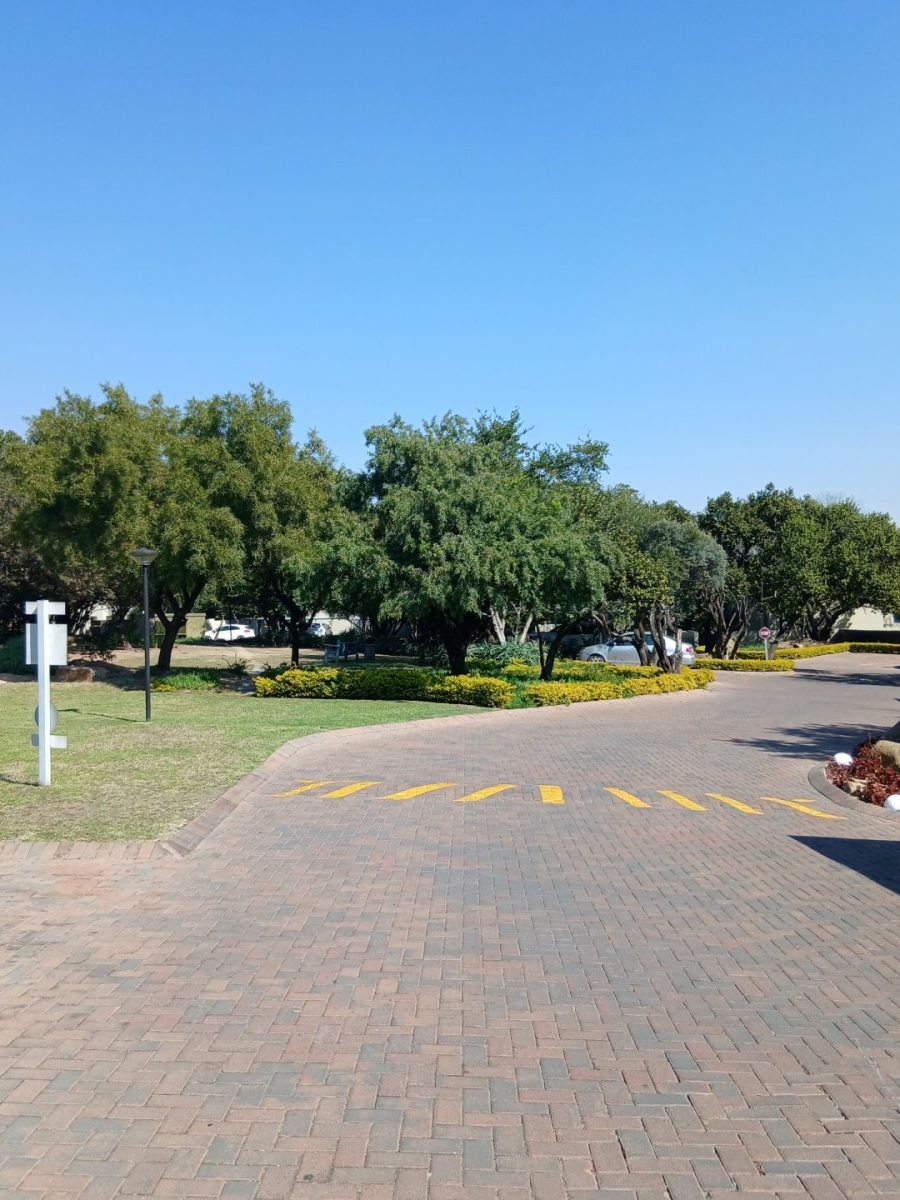 To Let 2 Bedroom Property for Rent in Fourways Gauteng