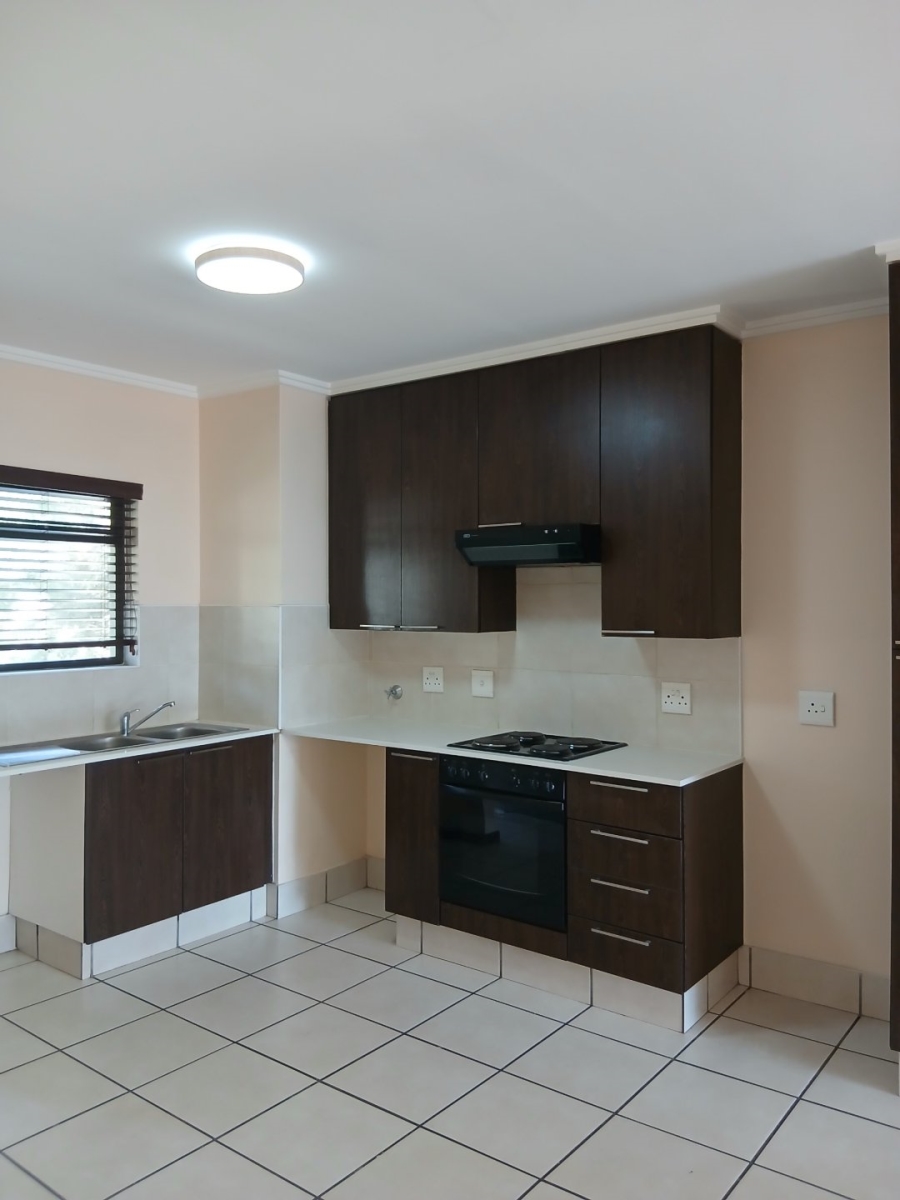 To Let 2 Bedroom Property for Rent in Fourways Gauteng