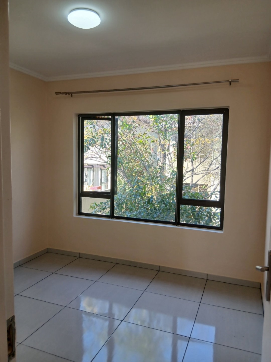 To Let 2 Bedroom Property for Rent in Fourways Gauteng