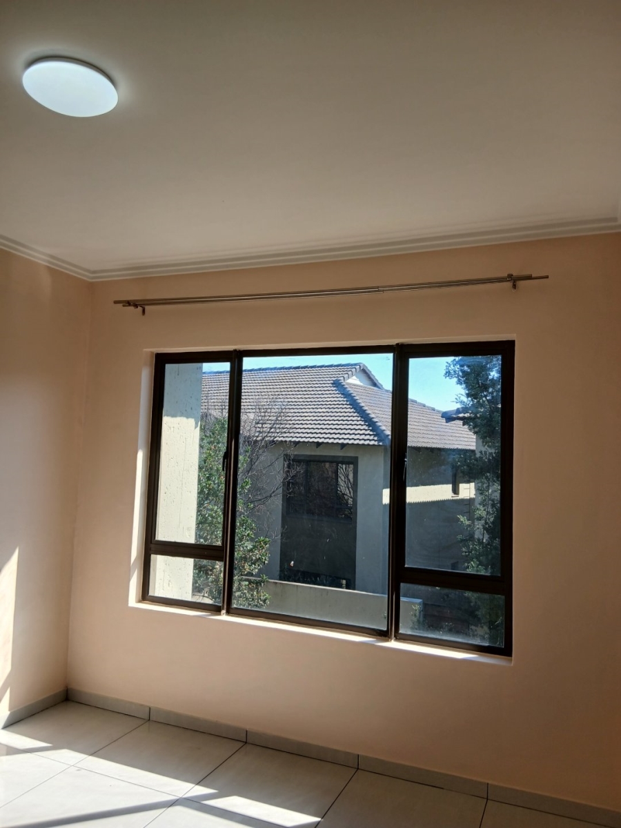 To Let 2 Bedroom Property for Rent in Fourways Gauteng