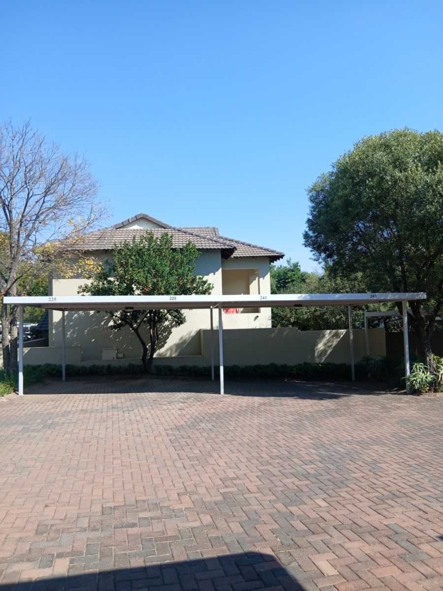 To Let 2 Bedroom Property for Rent in Fourways Gauteng