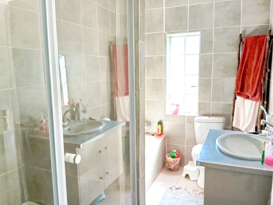To Let 4 Bedroom Property for Rent in Discovery Gauteng
