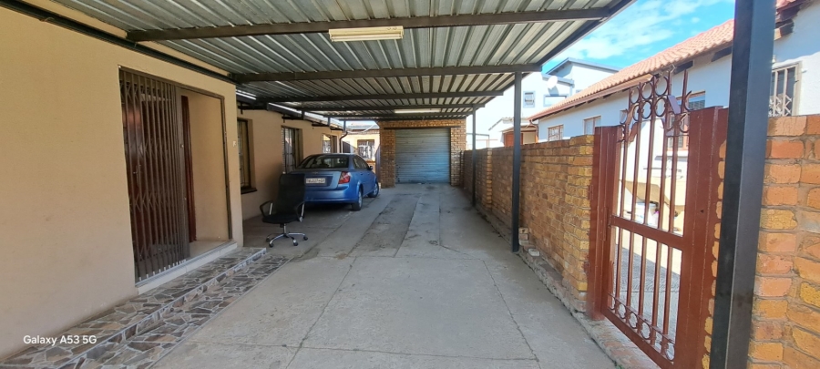 4 Bedroom Property for Sale in Mamelodi West Gauteng