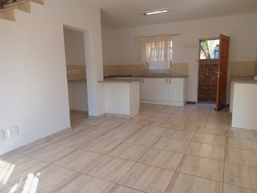 To Let 3 Bedroom Property for Rent in Heuwelsig Estate Gauteng