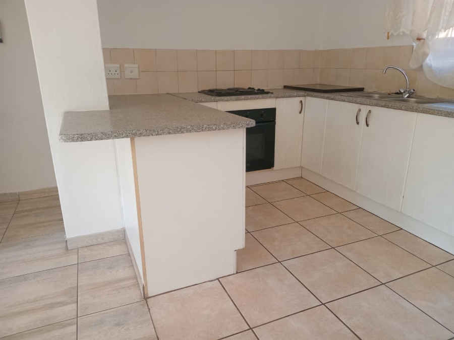 To Let 3 Bedroom Property for Rent in Heuwelsig Estate Gauteng