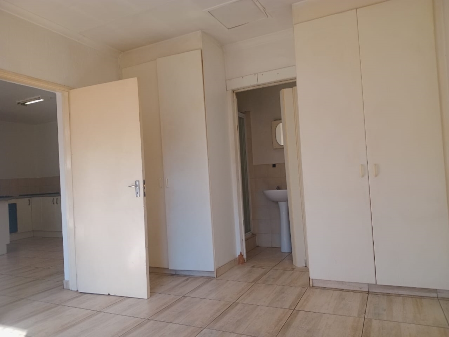 To Let 3 Bedroom Property for Rent in Heuwelsig Estate Gauteng