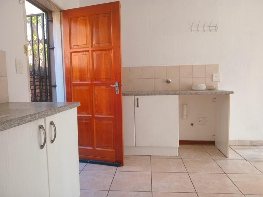 To Let 3 Bedroom Property for Rent in Heuwelsig Estate Gauteng