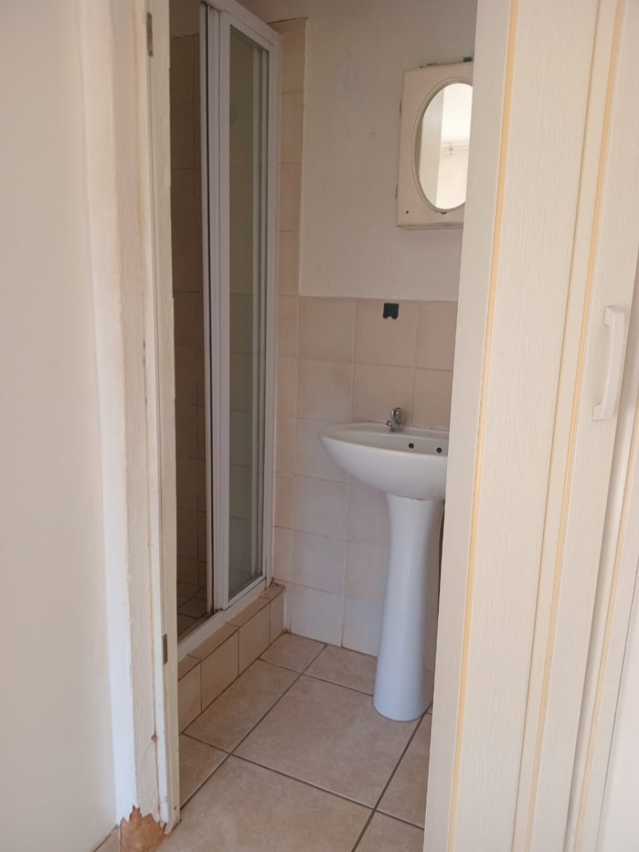 To Let 3 Bedroom Property for Rent in Heuwelsig Estate Gauteng