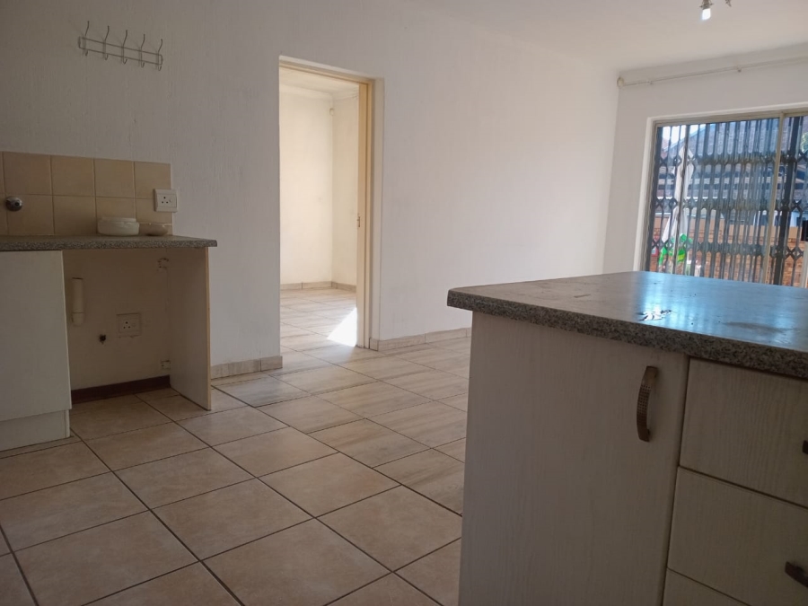 To Let 3 Bedroom Property for Rent in Heuwelsig Estate Gauteng
