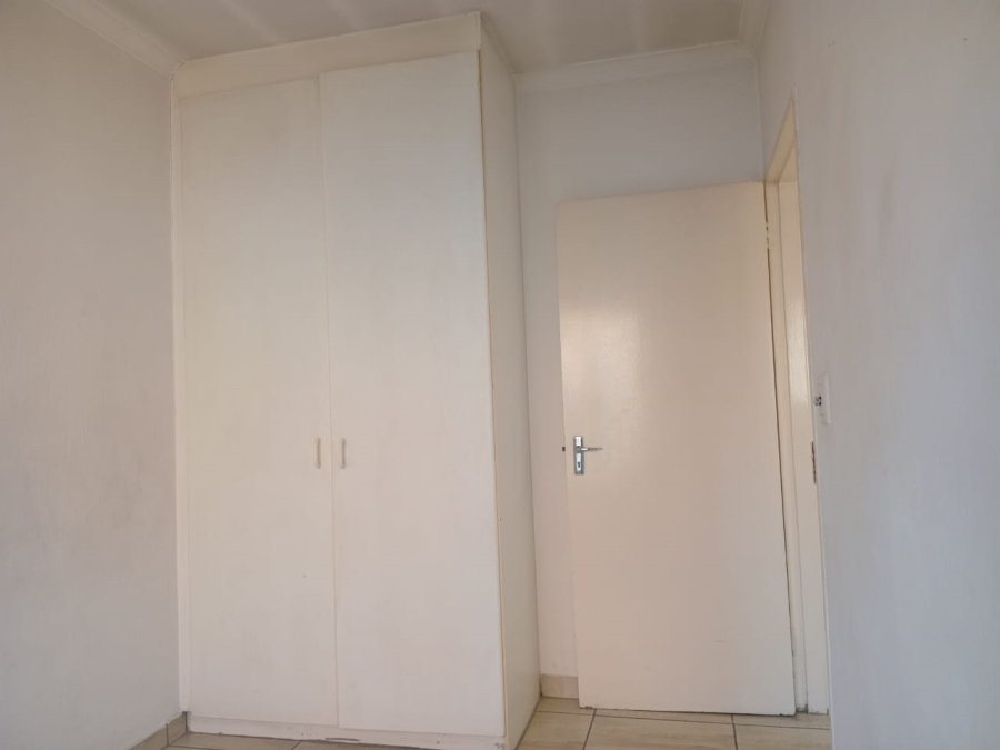 To Let 3 Bedroom Property for Rent in Heuwelsig Estate Gauteng