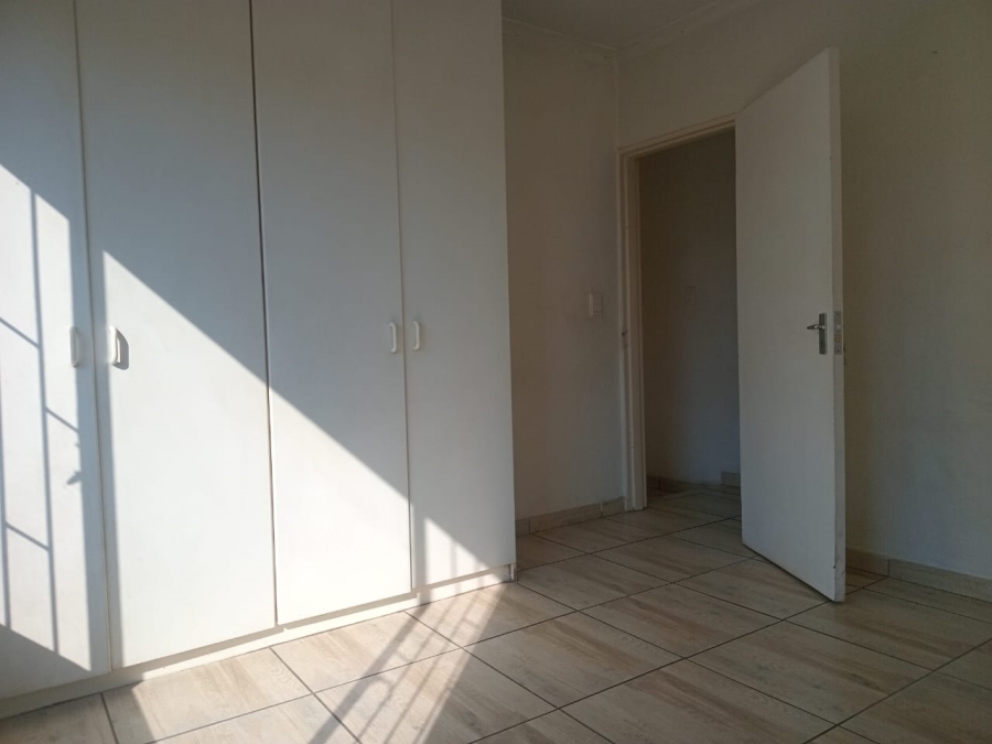 To Let 3 Bedroom Property for Rent in Heuwelsig Estate Gauteng