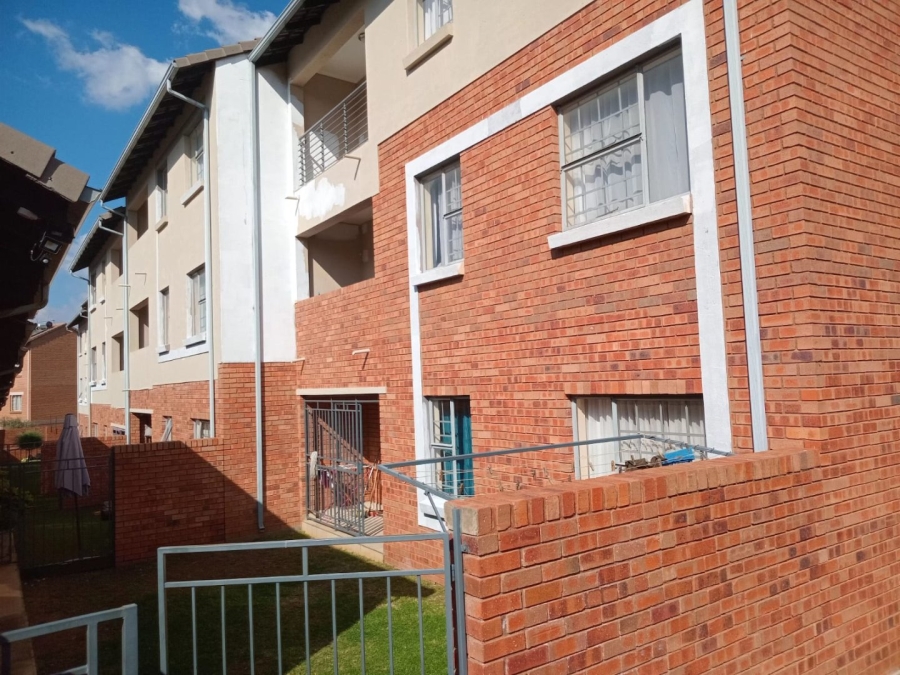 2 Bedroom Property for Sale in Crescent Wood Country Estate Gauteng