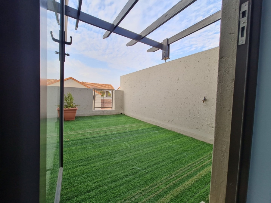 1 Bedroom Property for Sale in Paulshof Gauteng