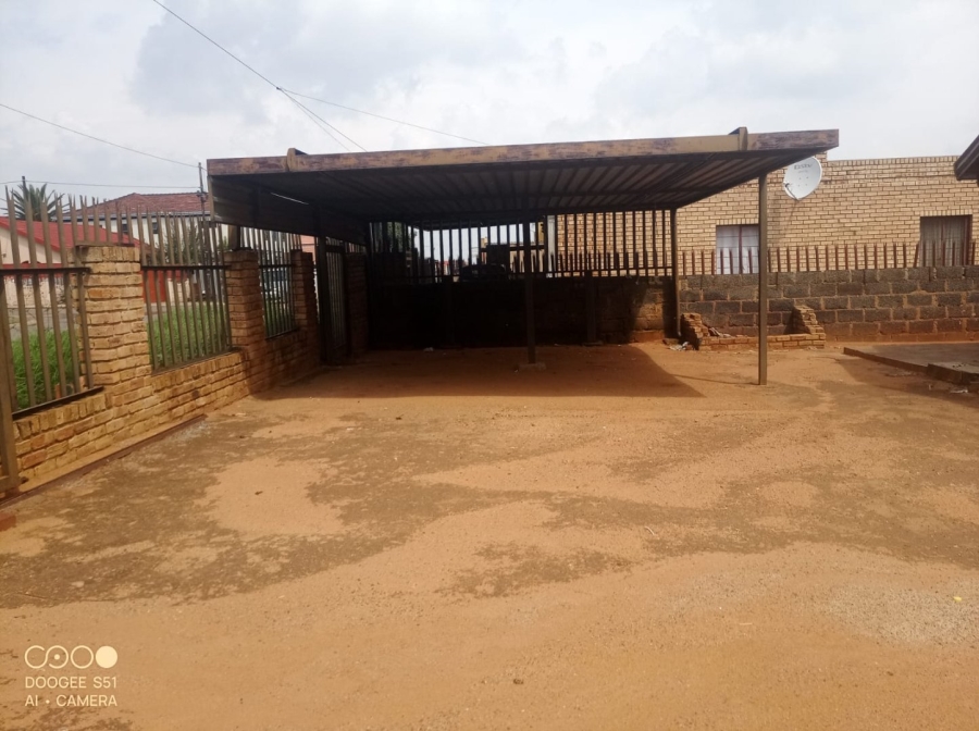 3 Bedroom Property for Sale in Mohlakeng Gauteng