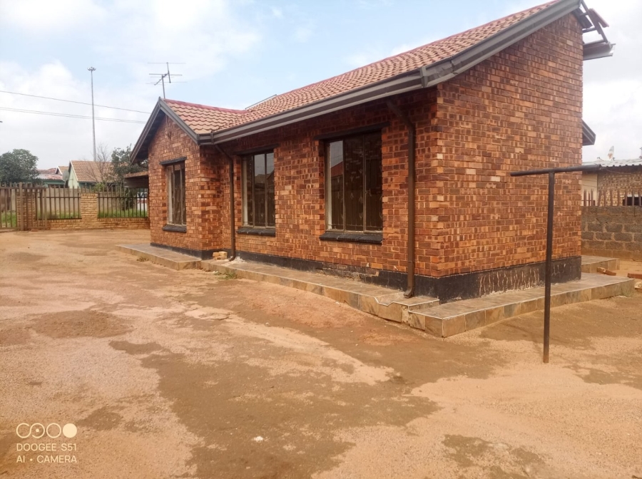 3 Bedroom Property for Sale in Mohlakeng Gauteng