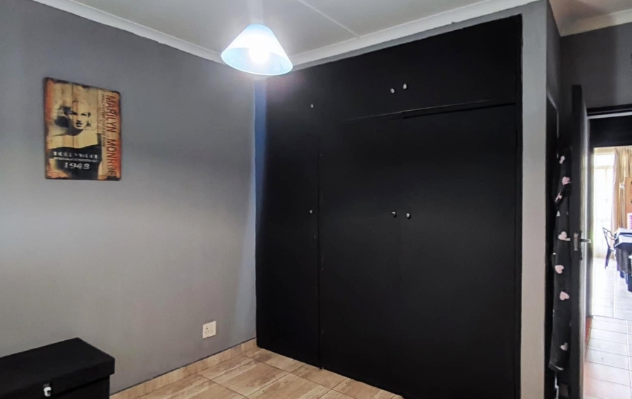 2 Bedroom Property for Sale in Ravensklip Gauteng