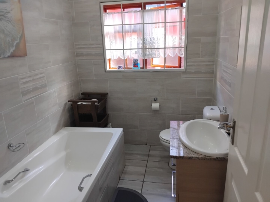 4 Bedroom Property for Sale in Primrose Hill Gauteng
