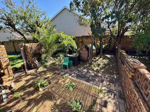 4 Bedroom Property for Sale in Farrarmere Gauteng