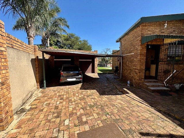 4 Bedroom Property for Sale in Farrarmere Gauteng