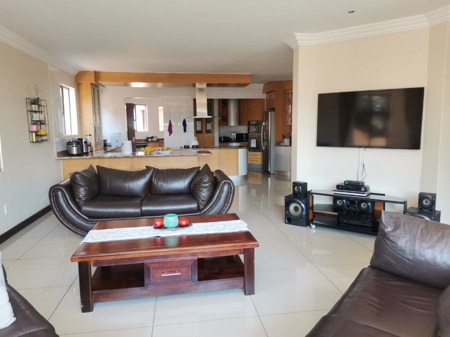 5 Bedroom Property for Sale in Zambezi Country Estate Gauteng