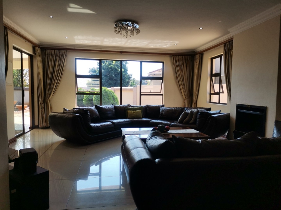 5 Bedroom Property for Sale in Zambezi Country Estate Gauteng