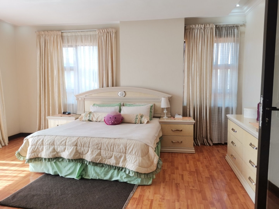 5 Bedroom Property for Sale in Zambezi Country Estate Gauteng
