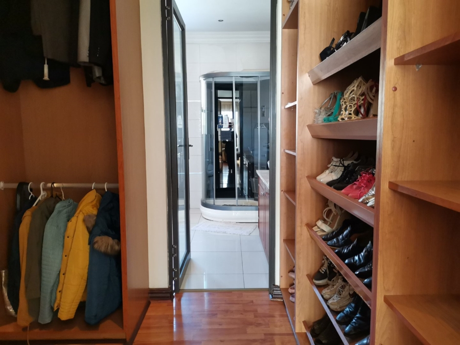 5 Bedroom Property for Sale in Zambezi Country Estate Gauteng