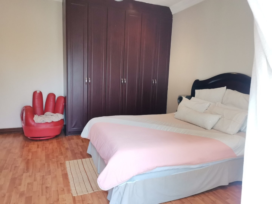 5 Bedroom Property for Sale in Zambezi Country Estate Gauteng