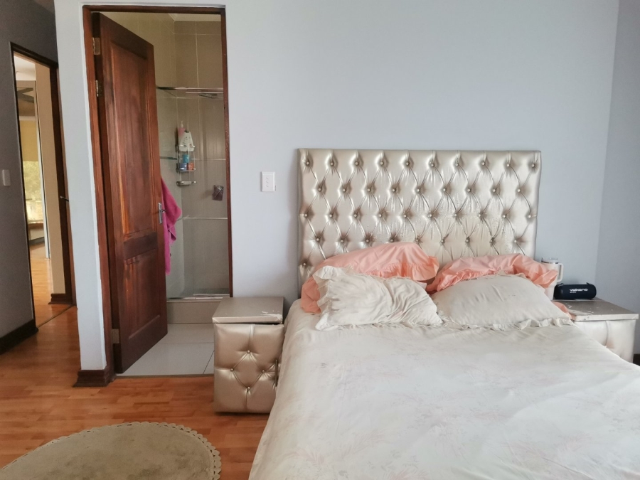 5 Bedroom Property for Sale in Zambezi Country Estate Gauteng